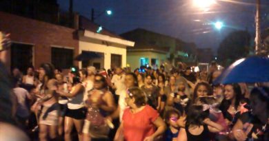 Desfile em nossa comunidade Desfile em nossa comunidade
